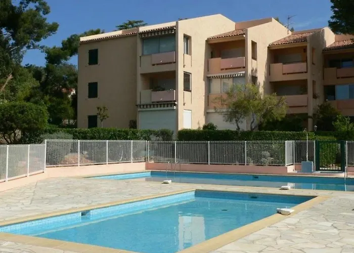 Studio avec piscines à 500m de la plage