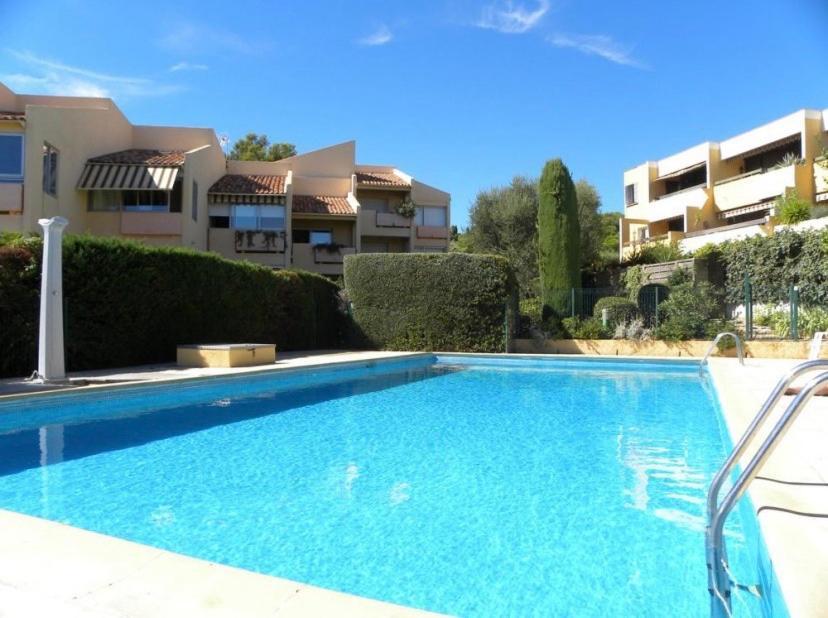 Avec Piscines A 500m De La Apartment